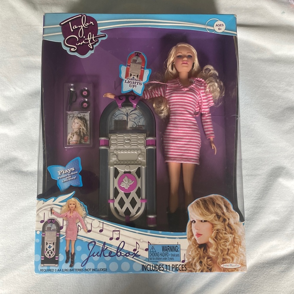 2010 Jakks Pacific Taylor Swift Jukebox Doll